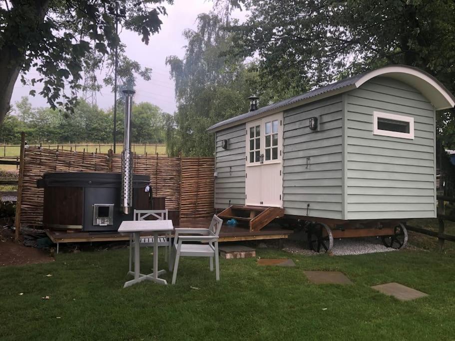 Romantic Shepherds Hut With Stunning Sunsets Hollingbourne Extérieur photo