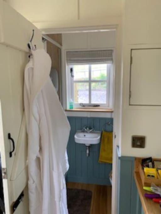 Romantic Shepherds Hut With Stunning Sunsets Hollingbourne Extérieur photo