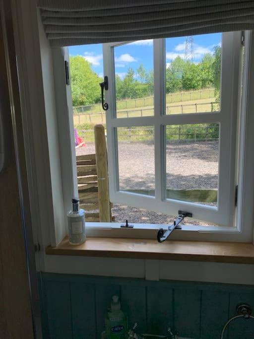 Romantic Shepherds Hut With Stunning Sunsets Hollingbourne Extérieur photo